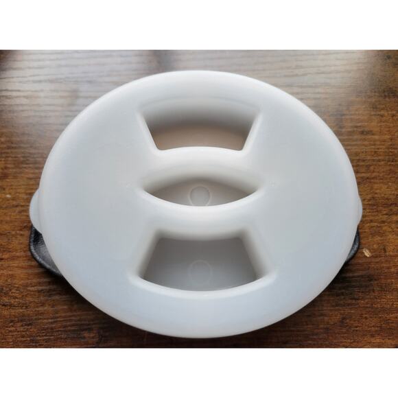 Pampered Chef 2418 Black Mango Wedger w/Stainless Steel Blades & Cover - Picture 3 of 8